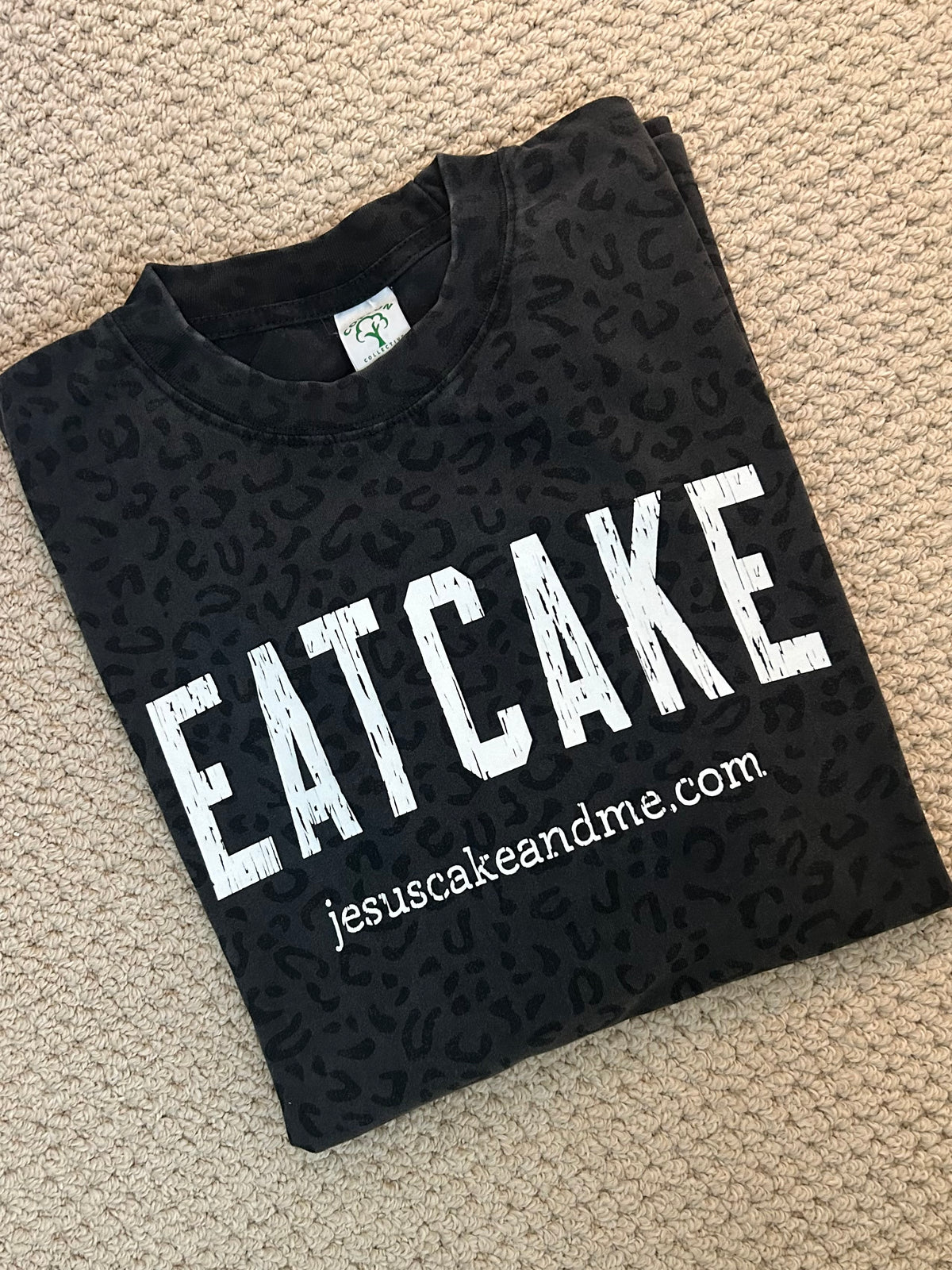 Vintage feeling T's :: EAT CAKE