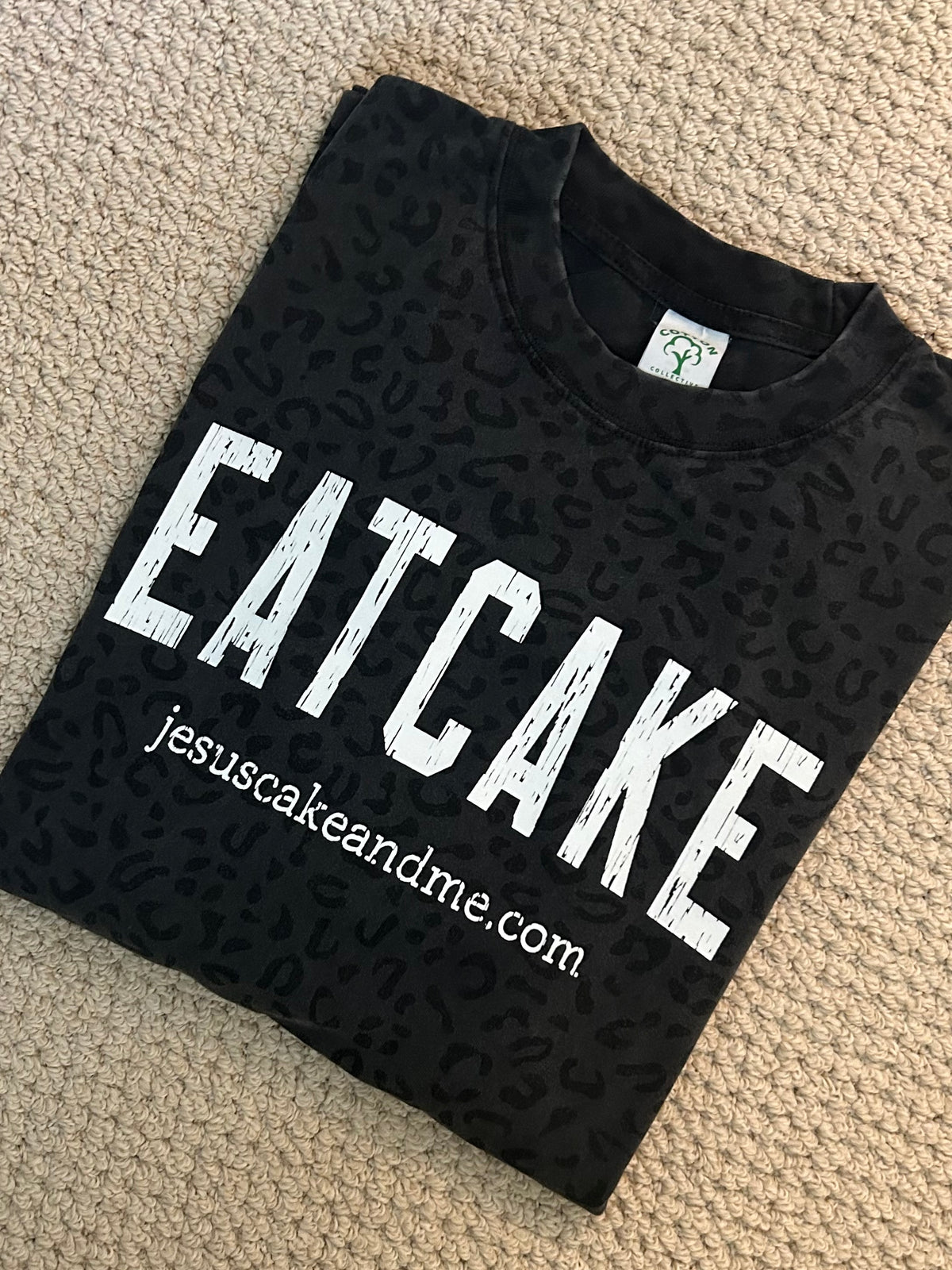 Vintage feeling T's :: EAT CAKE