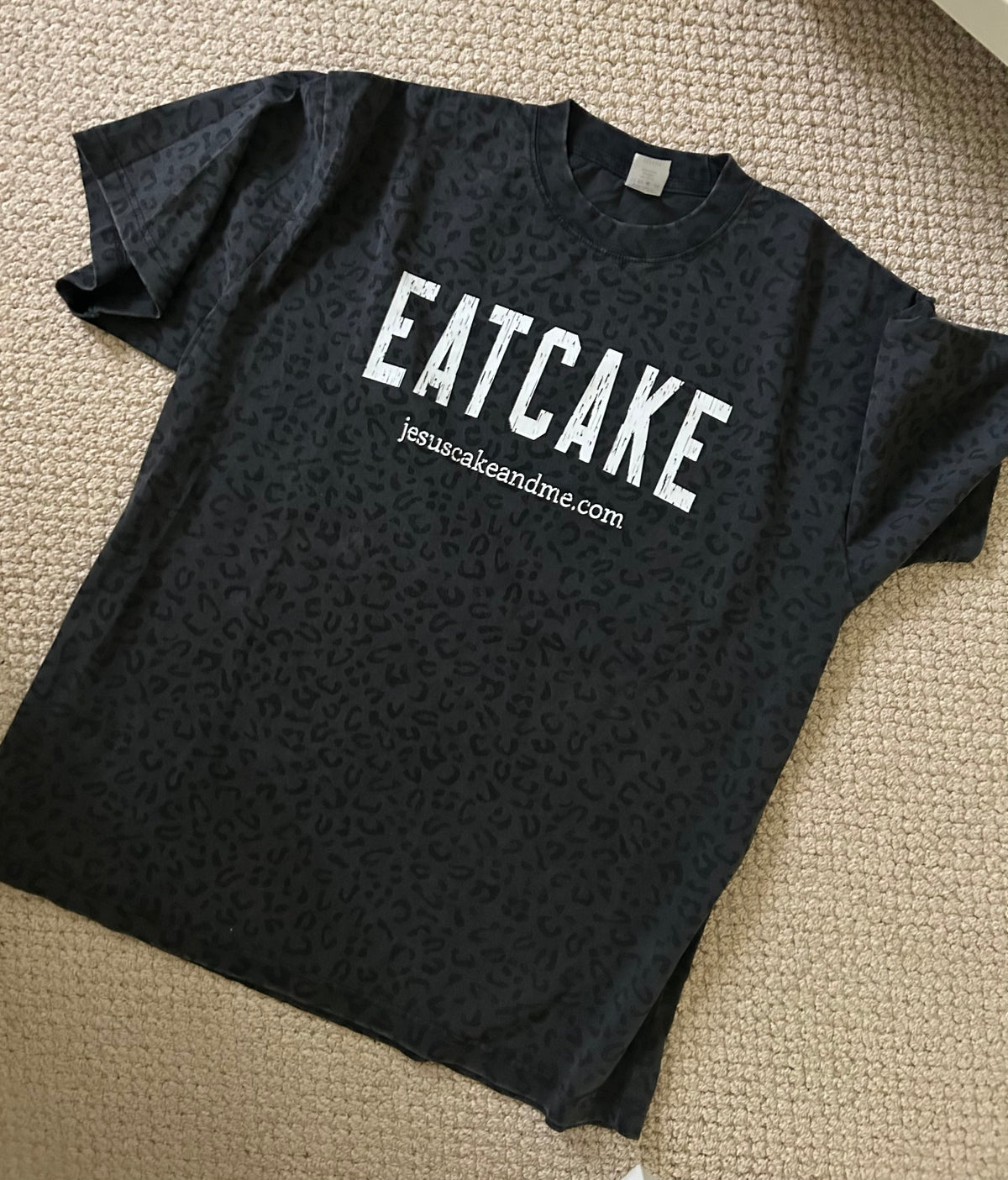 Vintage feeling T's :: EAT CAKE